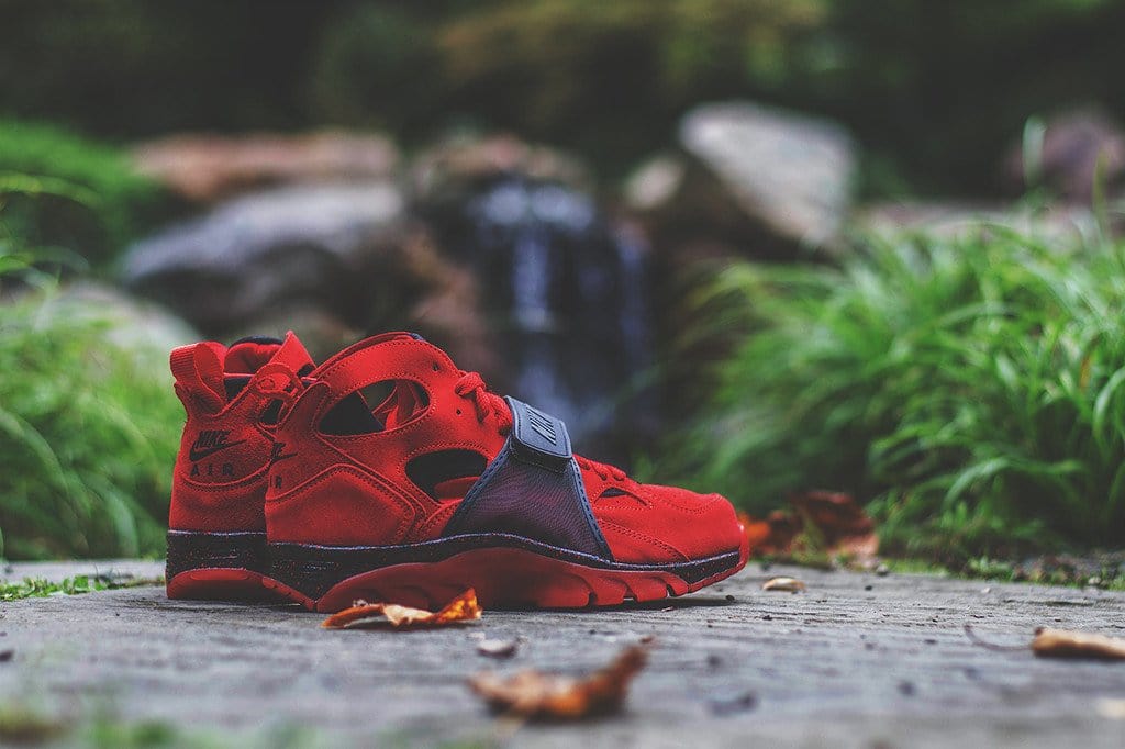 NIKE AIR TRAINER HUARACHE PRM QS 'LOVE-HATE' Challenge Red - Kick Game