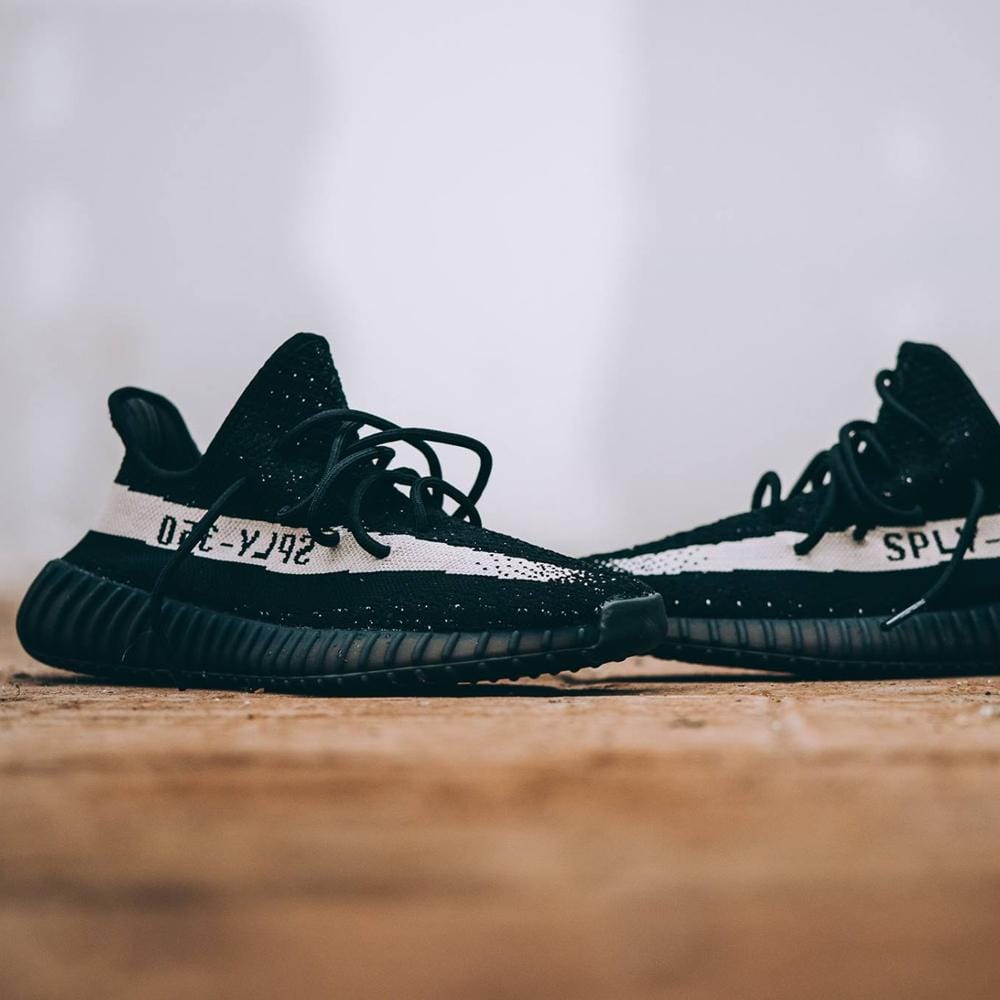 Adidas Originals Yeezy Boost 350 V2 Black White Kick Game