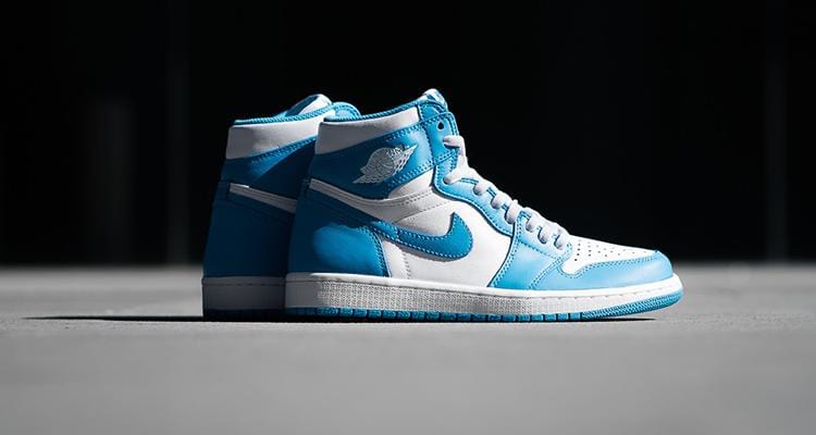 Air Jordan 1 Retro High OG Grade School White Powder Blue Kick Game