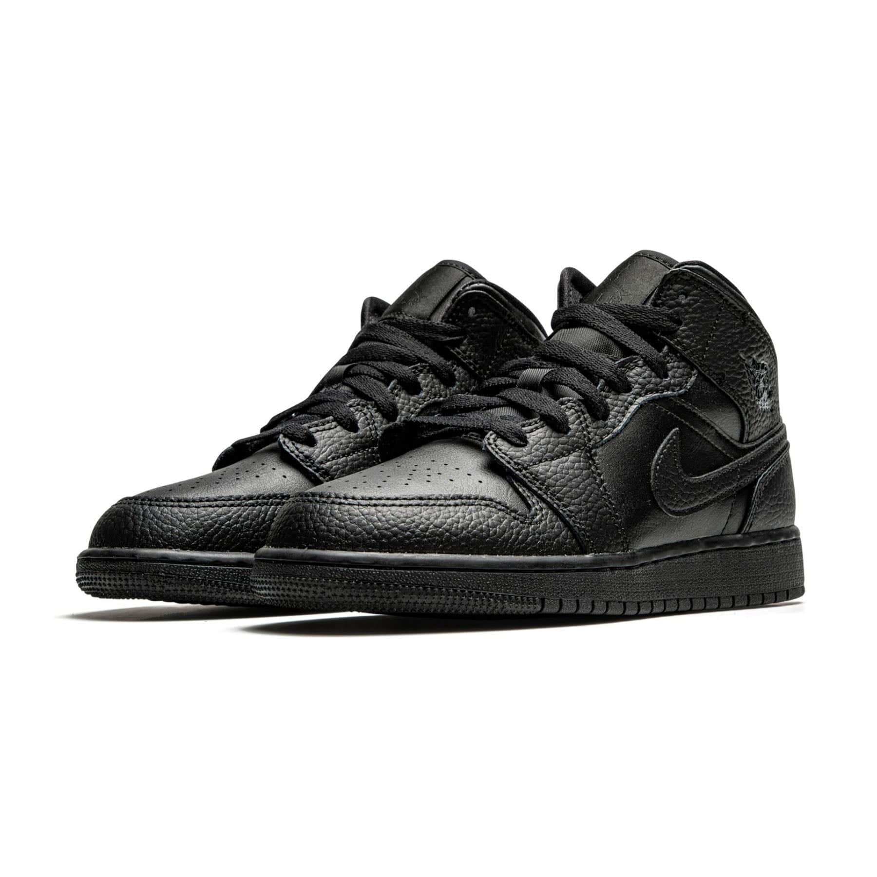 Jordan 1 triple black mid sale