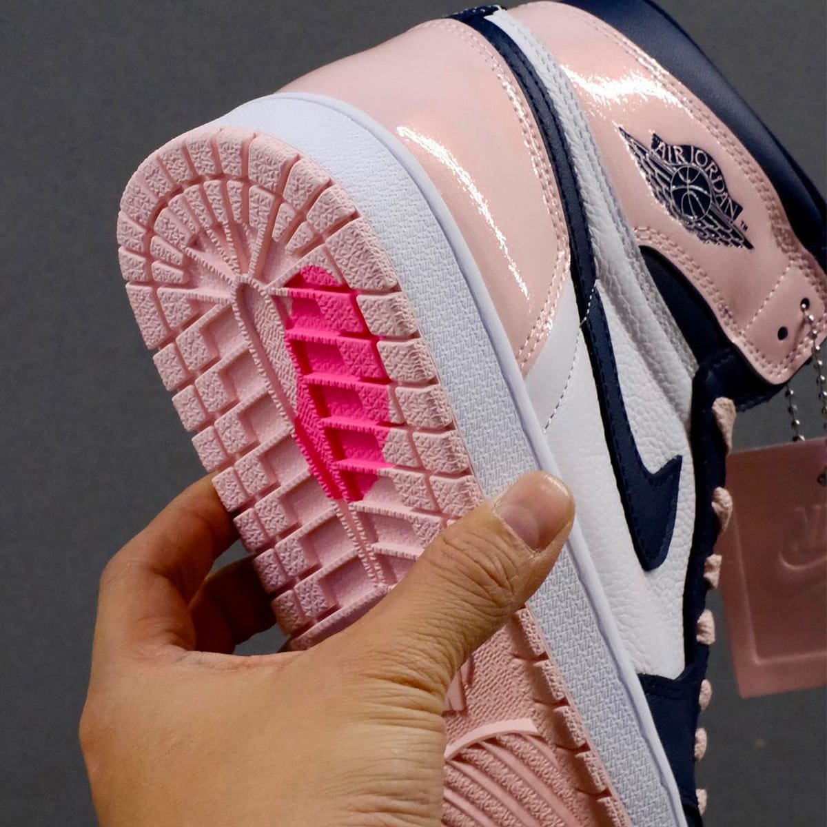 Air Jordan 1 Retro High Wmns OG SE Bubble Gum Kick Game