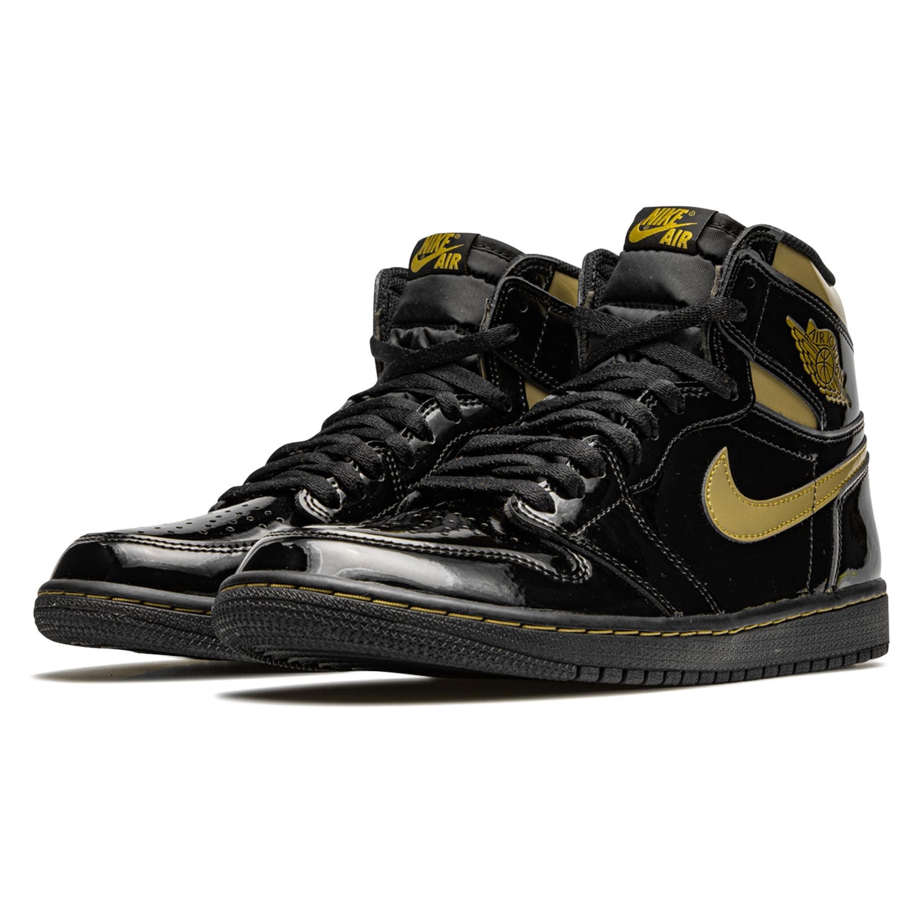 Air Jordan 1 Retro High OG Black Metallic Gold Kick Game