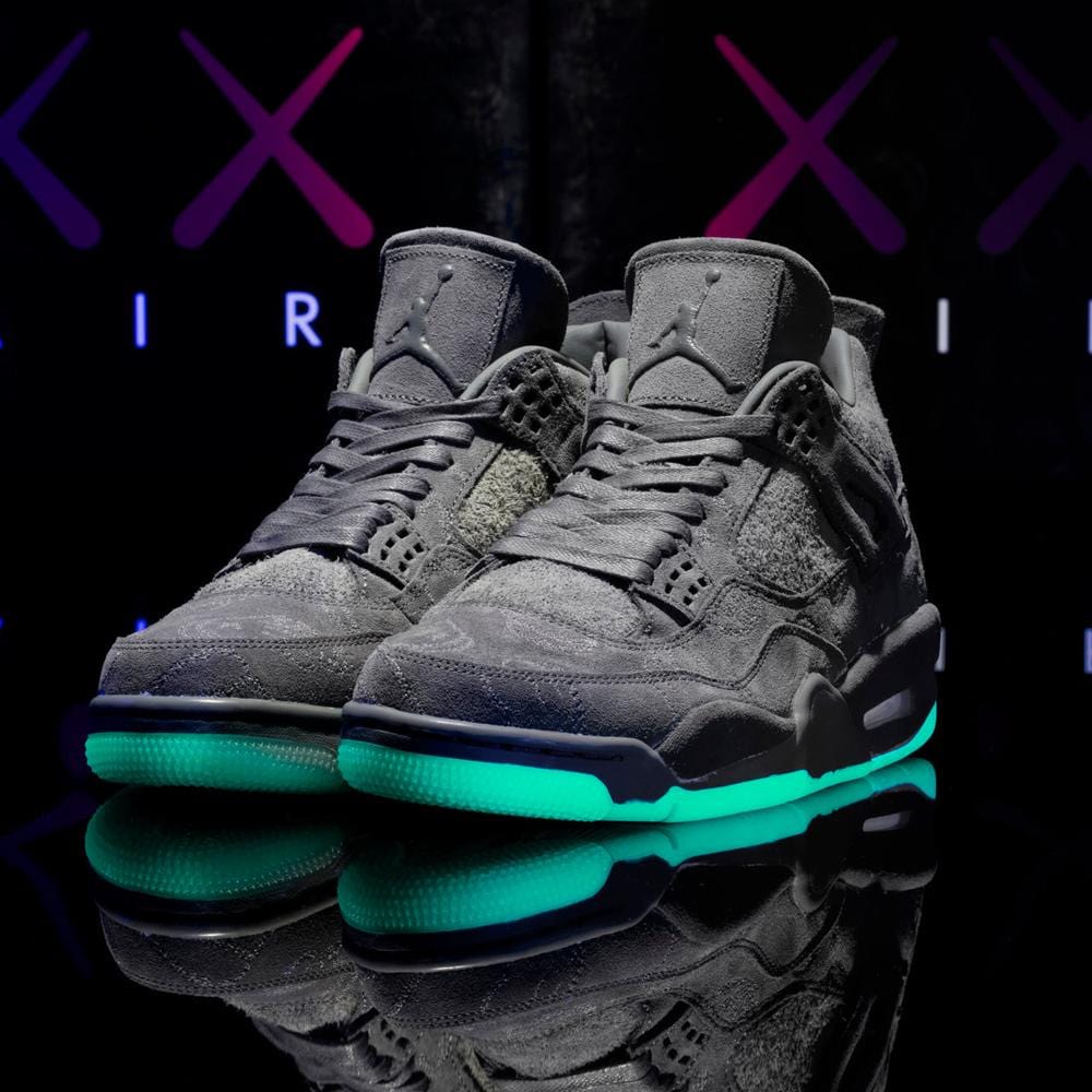 Aj4 x kaws online