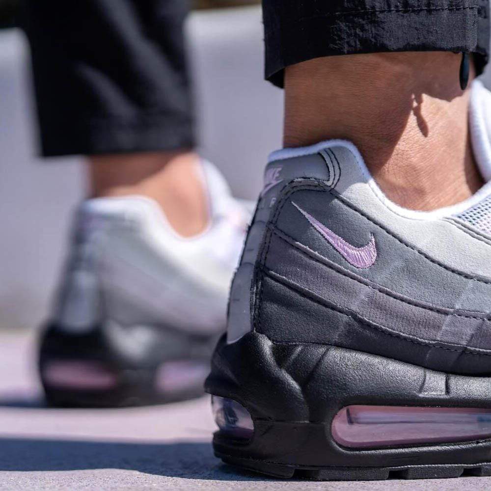 Nike air max 95 grey soft pink best sale