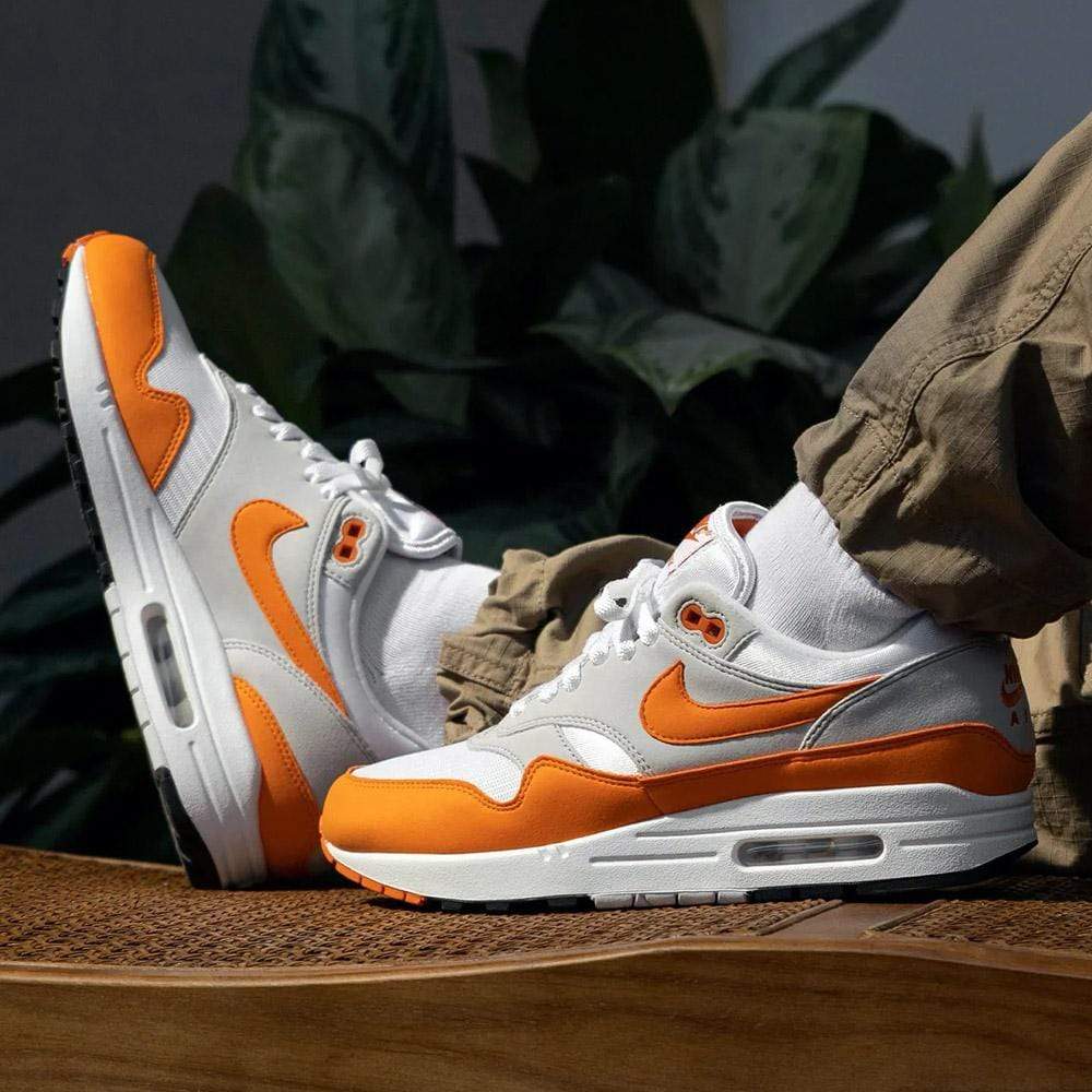 Orange nike air max 1 on sale