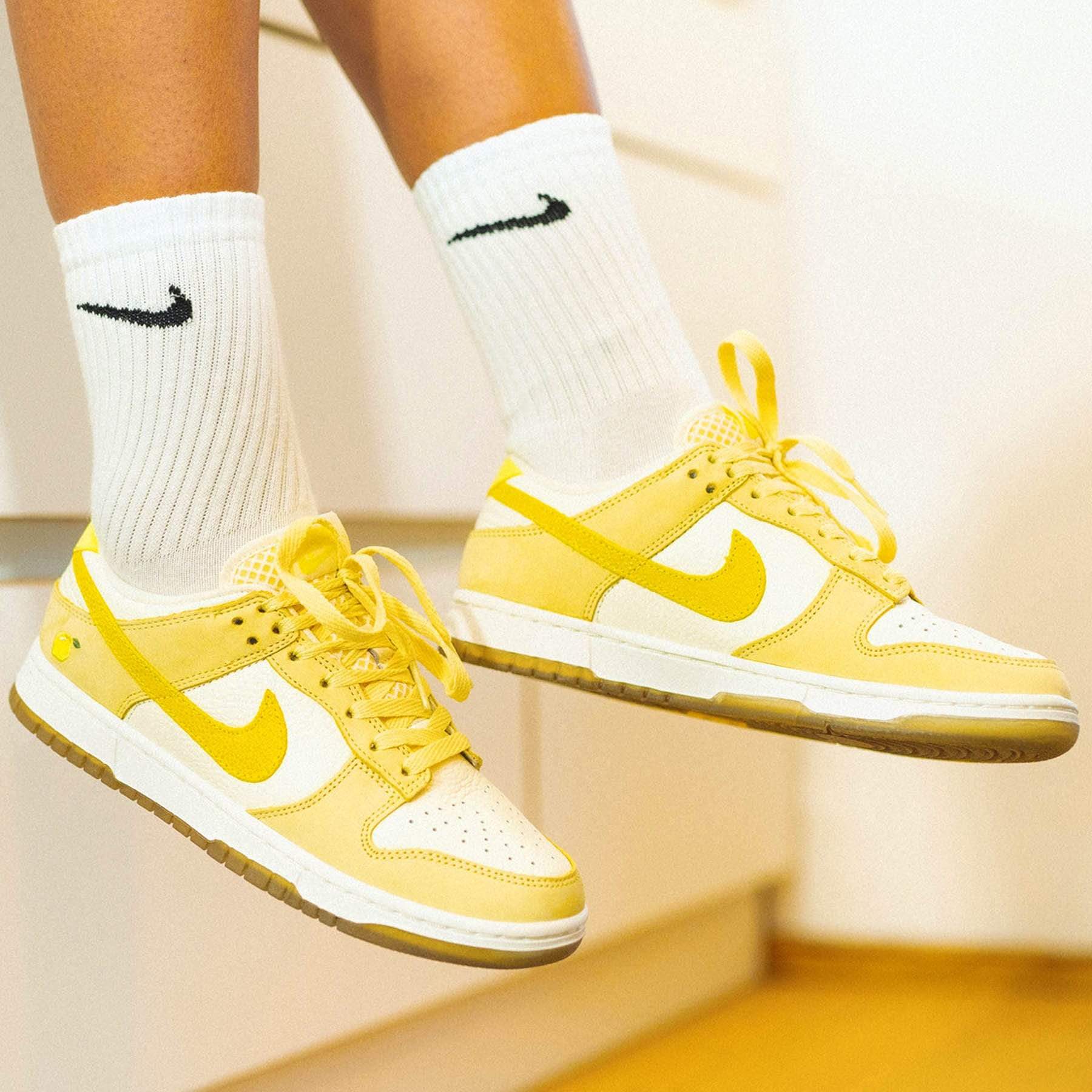 the nike Shadow dunk low sp community garden lemon wash cz9747 900