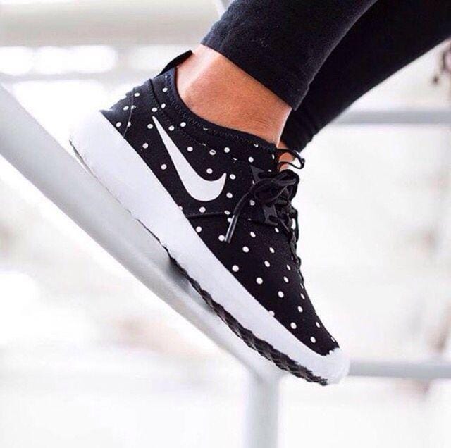 Nike Wmns Juvenate Print Polka Dots Black White Kick Game