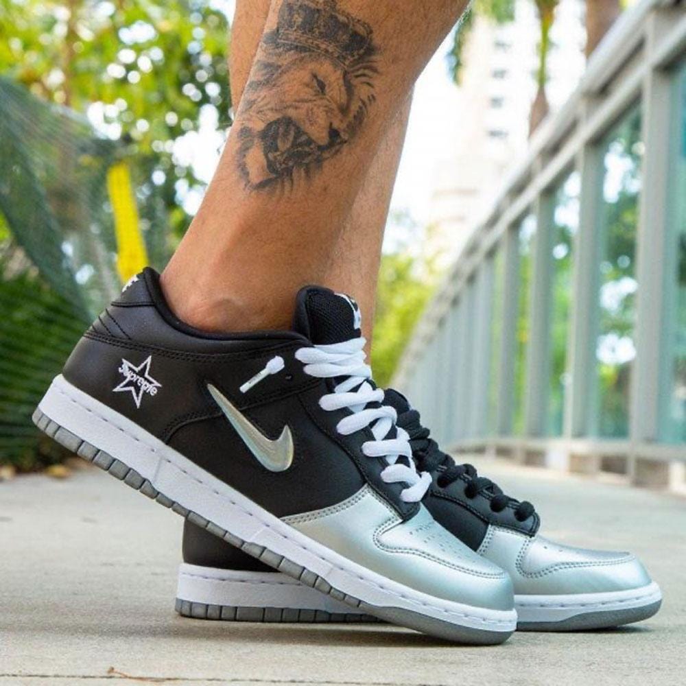 Supreme x Nike Dunk SB Low QS Metallic Silver Kick Game