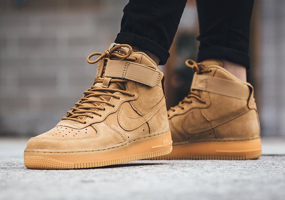 NIKE WMNS AIR FORCE 1 HIGH FLAX - Kick Game